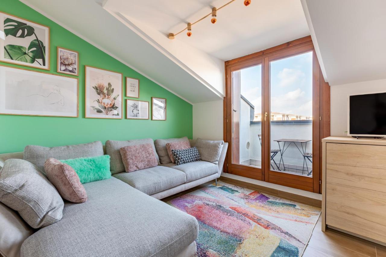 Cozy Studio W/Parking 5 Min Walk From The Bus Stop Milano Exteriör bild