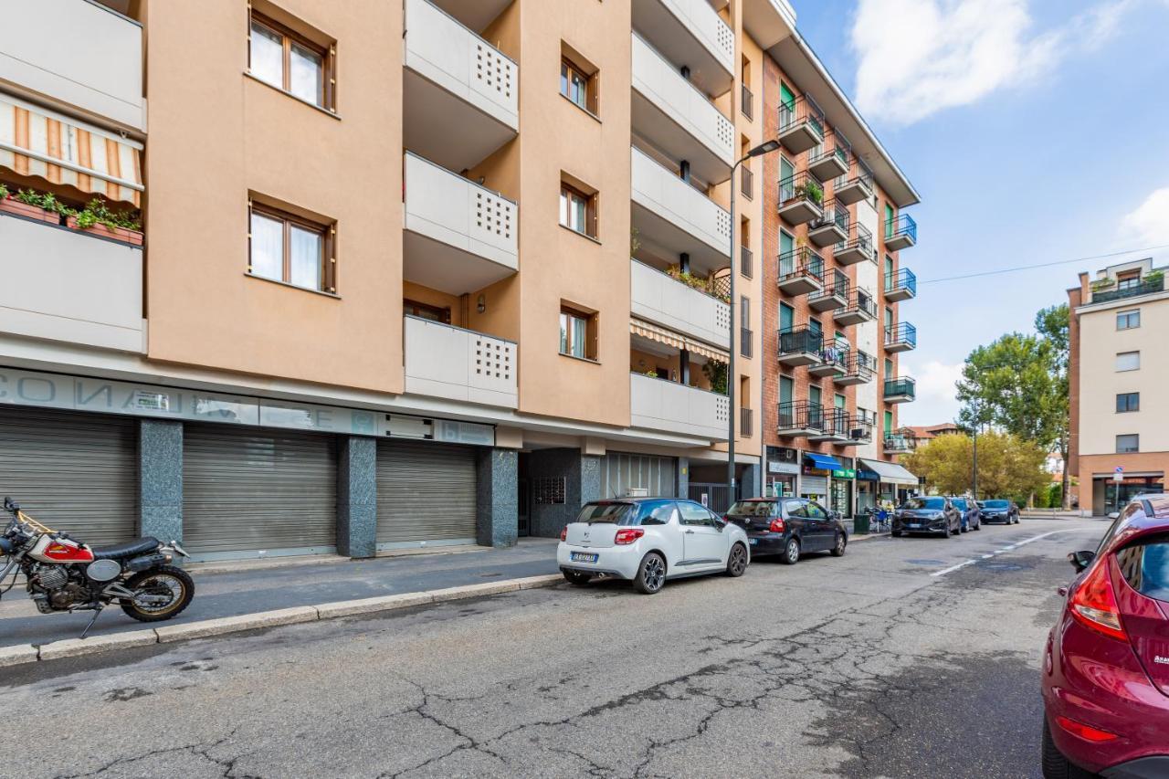 Cozy Studio W/Parking 5 Min Walk From The Bus Stop Milano Exteriör bild